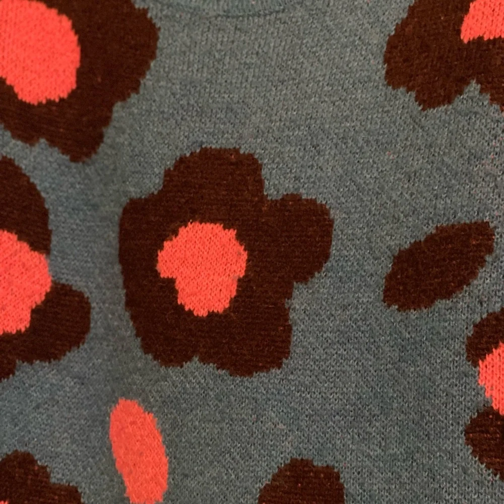 Lilly Pulitzer Blue Crewneck Sweater with Pink and Black Floral Print - Picture 4 of 6